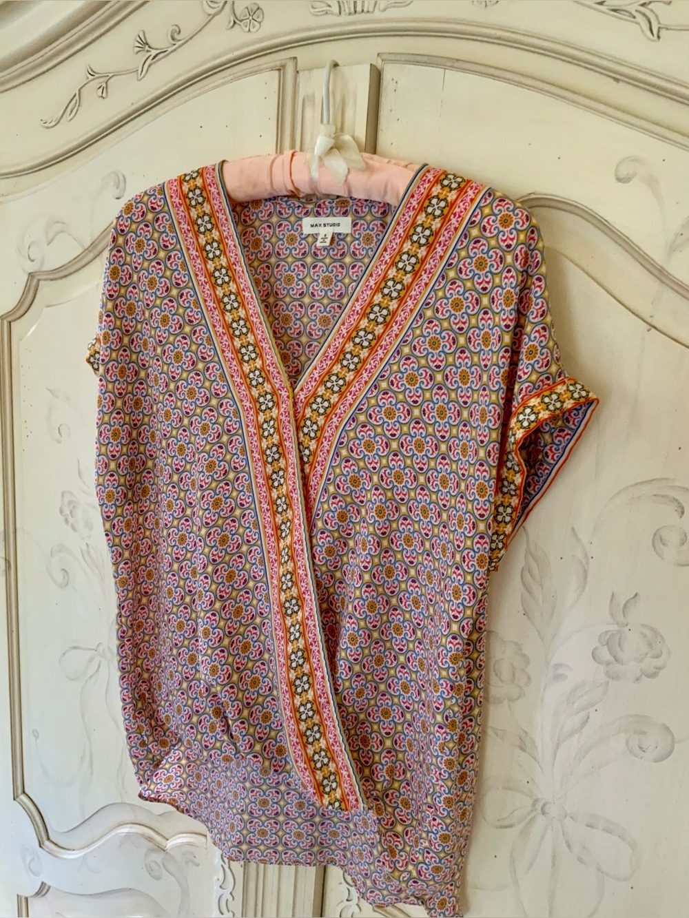 Max Studio Vibrant Multicolor V-Neck Printed Top